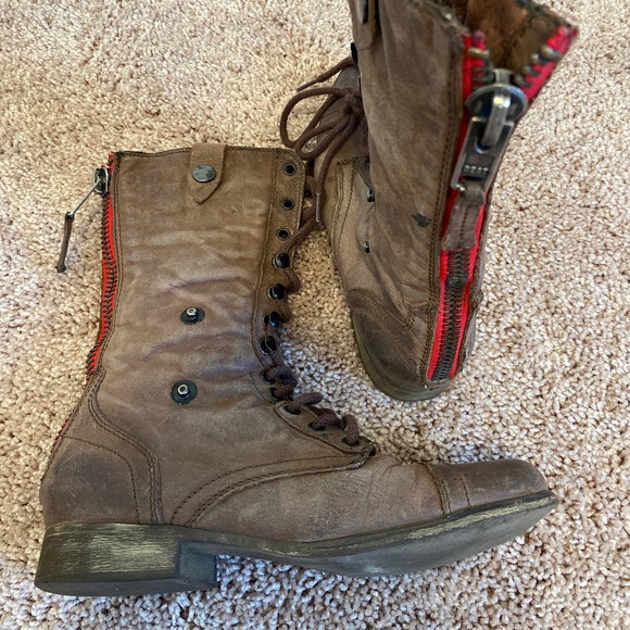 Brown boots - Picture 1 of 6